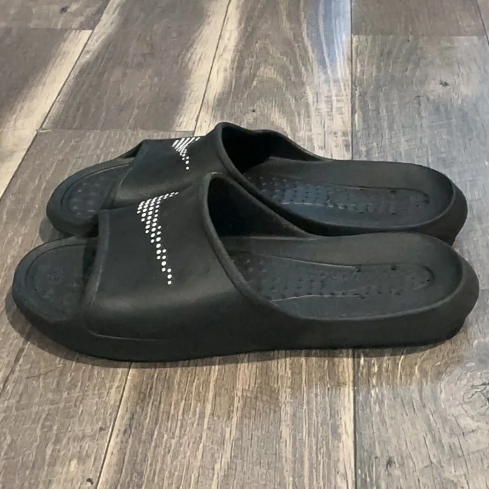 Authentic Nike signature designer men’s sandals sz 13